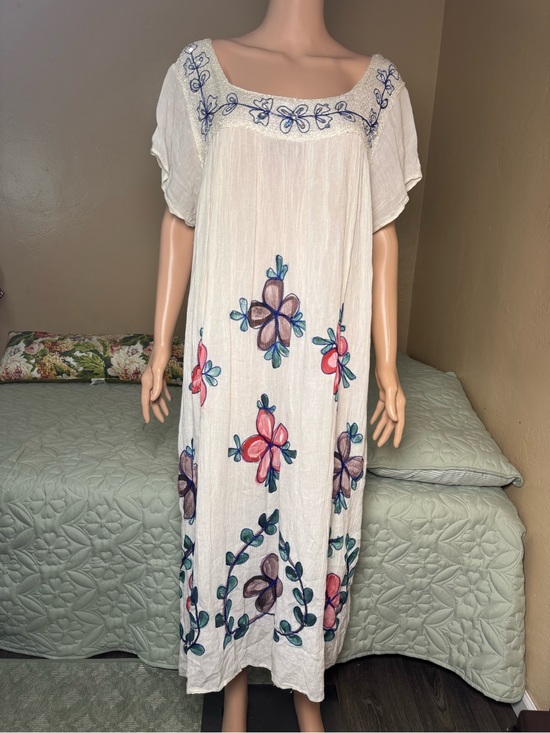 NF free style Dresses & Skirts - NF Free Style White Embroidered Floral Rayon Boho Maxi Dress Free Size NWT